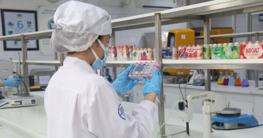 Vinamilk在2023年品牌排名中获多项殊荣 彰显对可持续发展的重视